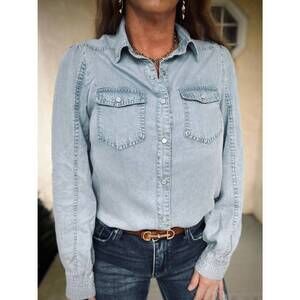 NEW DOE AND RAE pearland jean snap top in blue